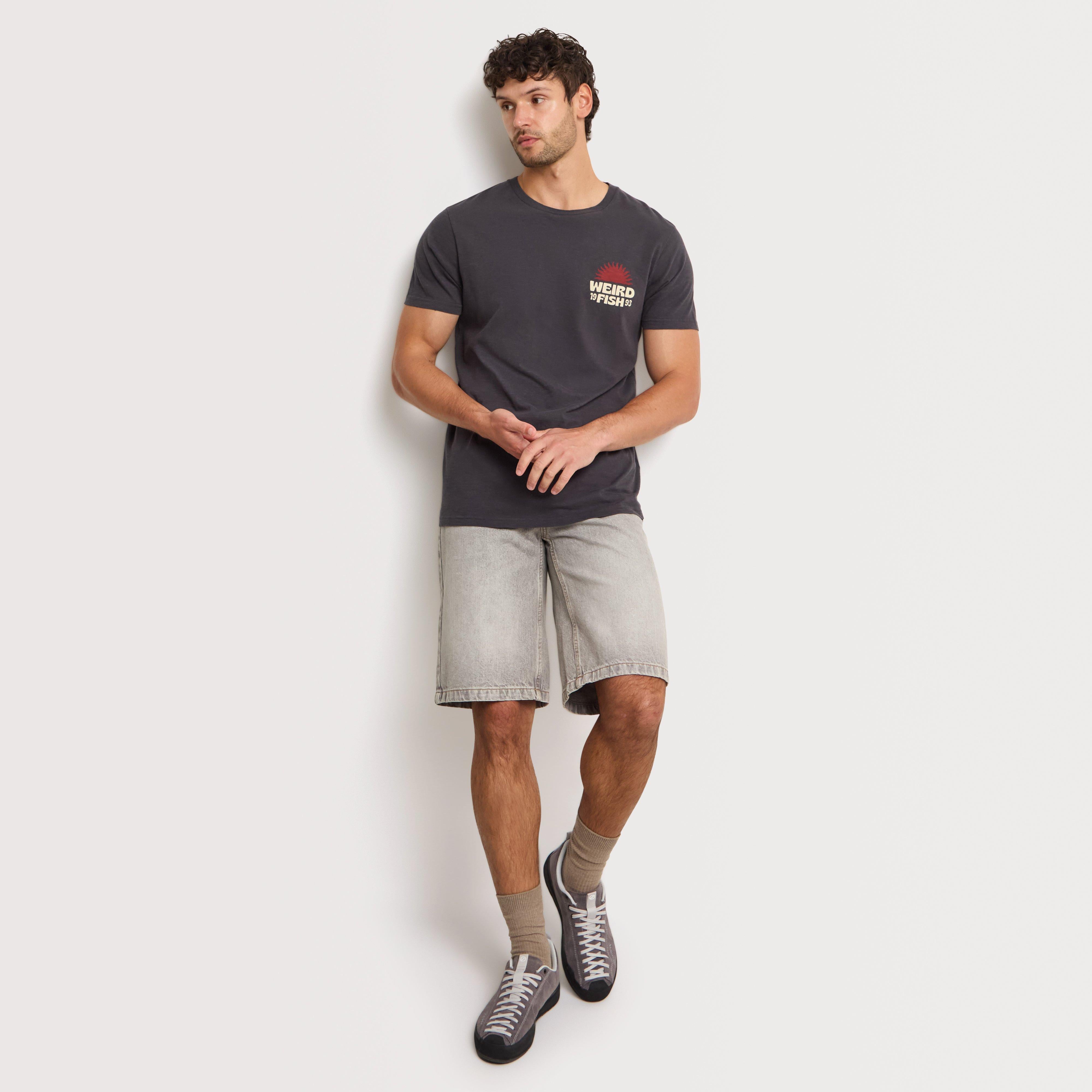 Men's Sun Beam Back Print Graphic T-Shirt