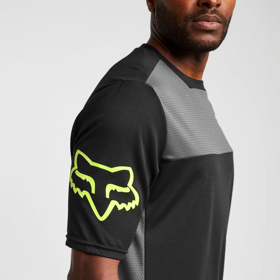 Men’s defend Moth Short Sleeve Jersey
